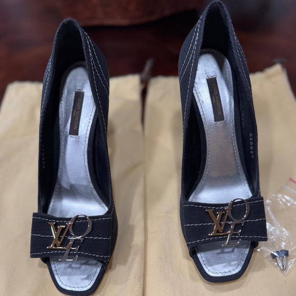 Louis Vuitton Black Canvas "That's LOVE Pump" - Picture 1 of 8